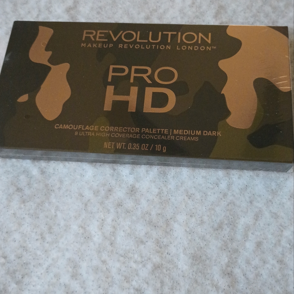 Revolution Makeup London medium to Dark Palette